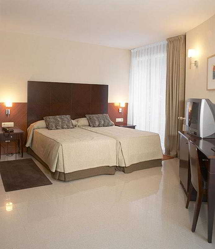 Hotel Mu La Cortinada الغرفة الصورة