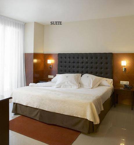 Hotel Mu La Cortinada الغرفة الصورة