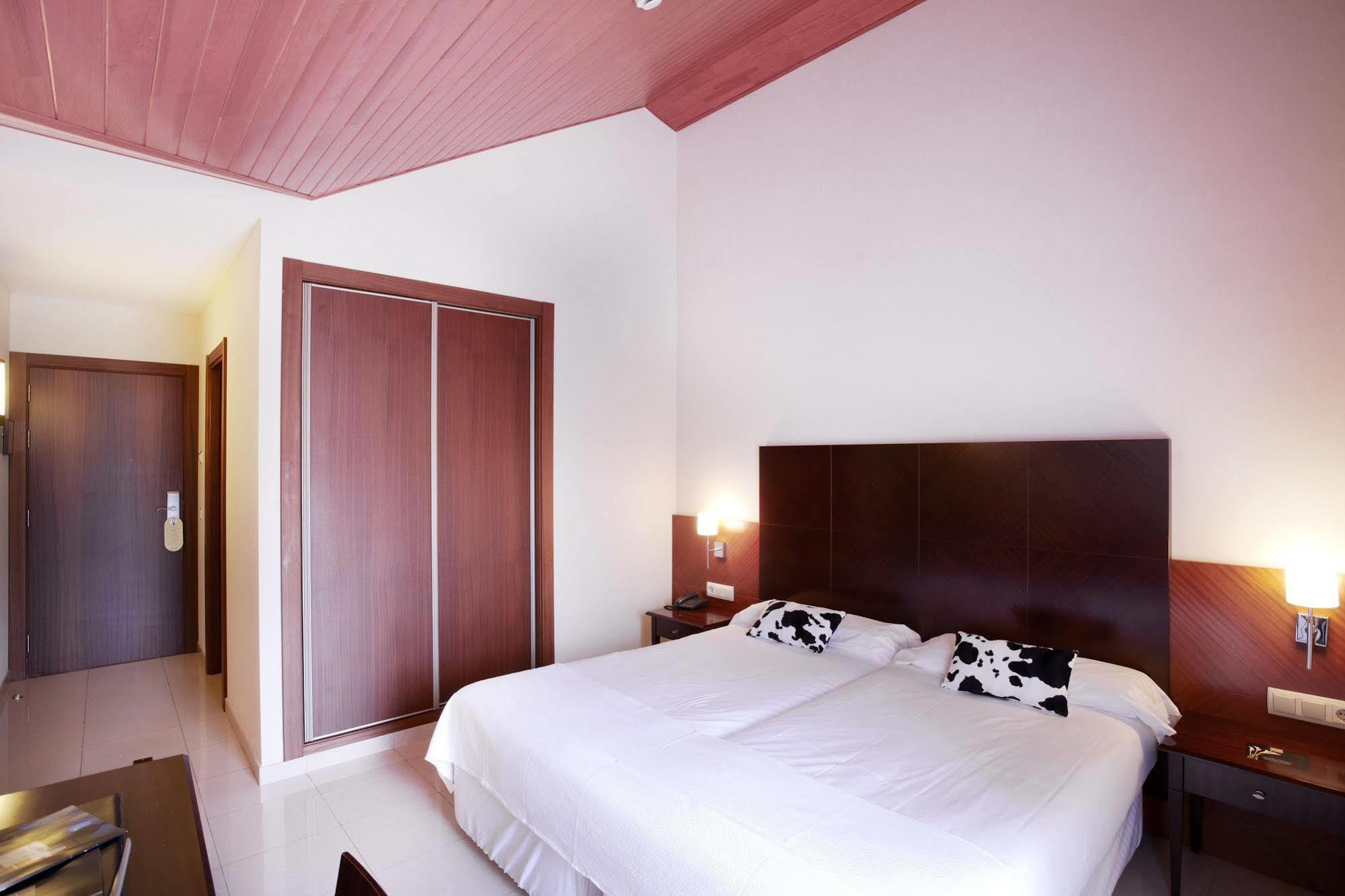 Hotel Mu La Cortinada المظهر الخارجي الصورة